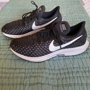 Nike Snickers for men, size 11, color black and white